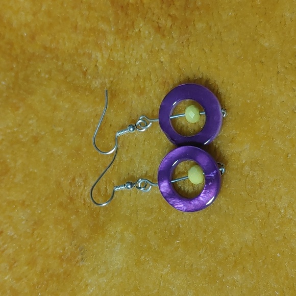 Beaded jewelry - Picture 1 of 3